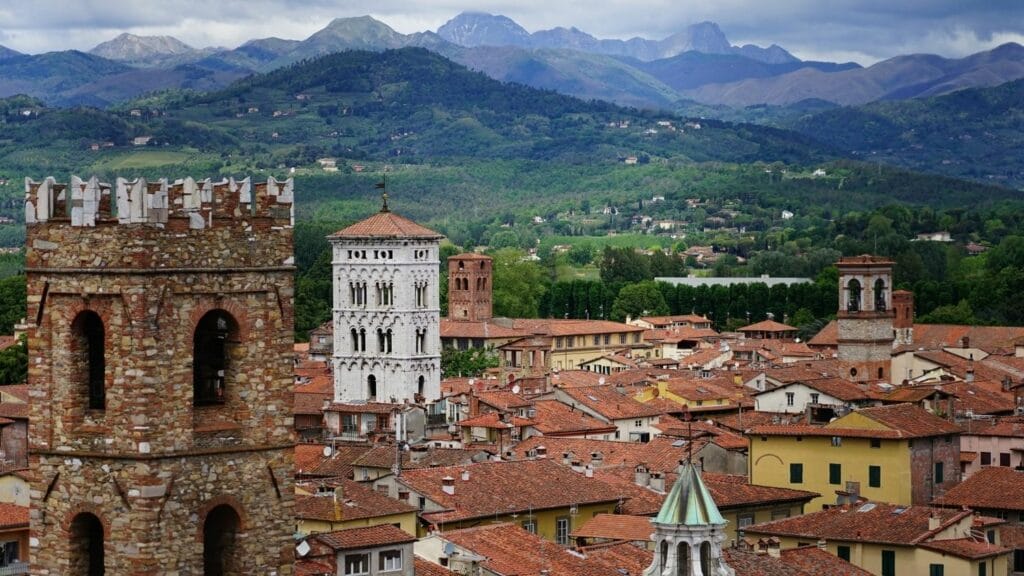 Explore smaller Italian towns such as Lucca